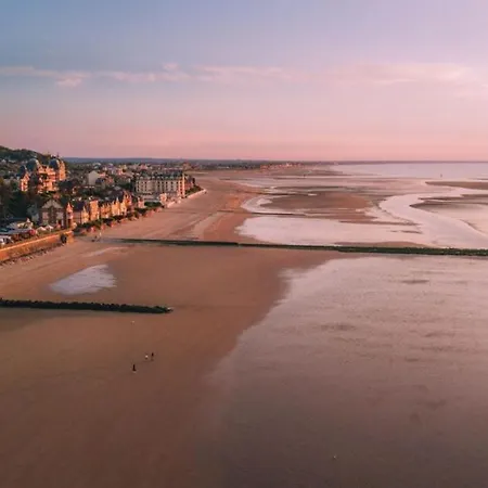 La Perle Bleue-t2 Hypercentre -3 Min De La Mer Daire Cabourg